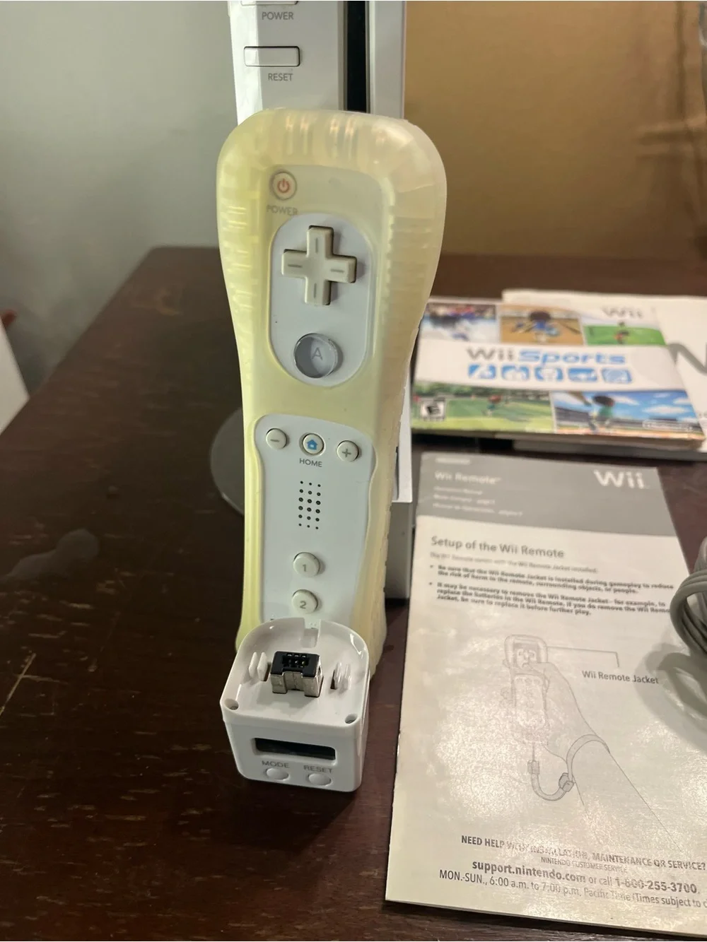 Nintendo Wii Console Bundle with White Accessories